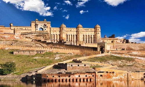 10:00 AM – Visit Amber Fort