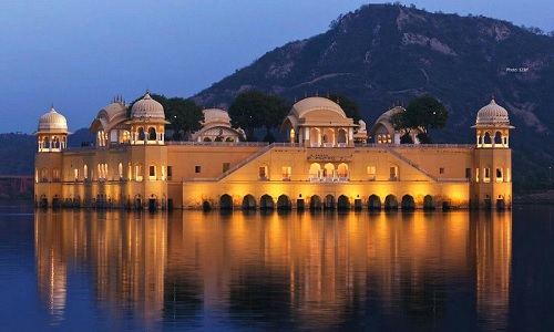 Day 5: Jaipur to Orchha (Approx. 450 km / 8–9 Hours)
